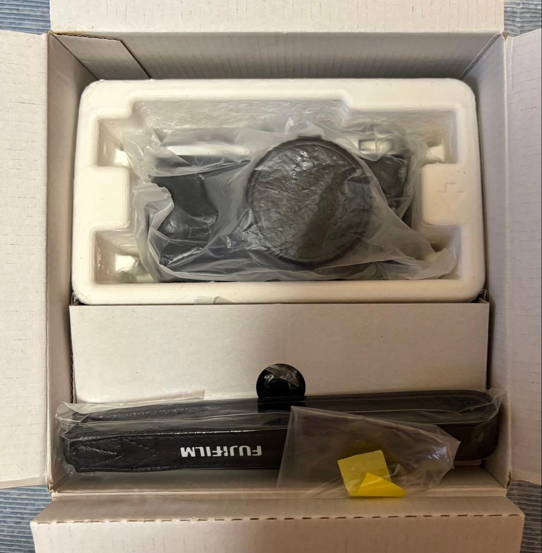 【限定値引】Fujifilm X70 コンパクトデジタルカメラ 備品付 匿名配送