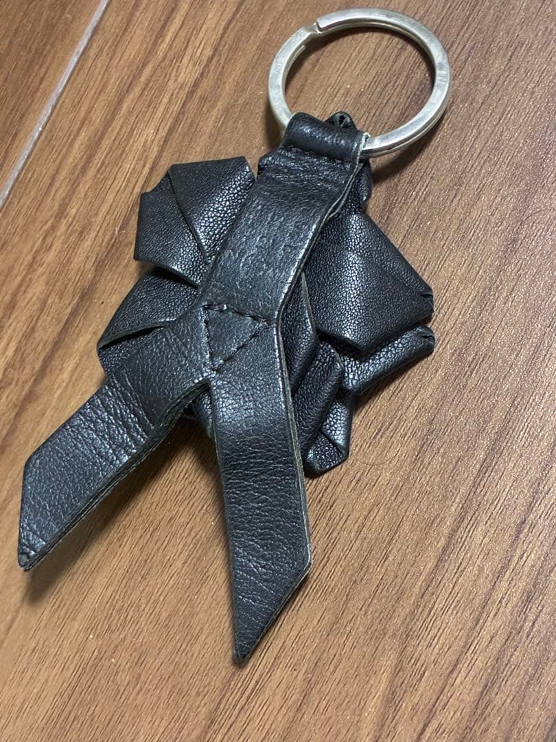 メゾンマルタンマルジェラ 11 花モチーフ レザーブローチ キーホルダー 初期