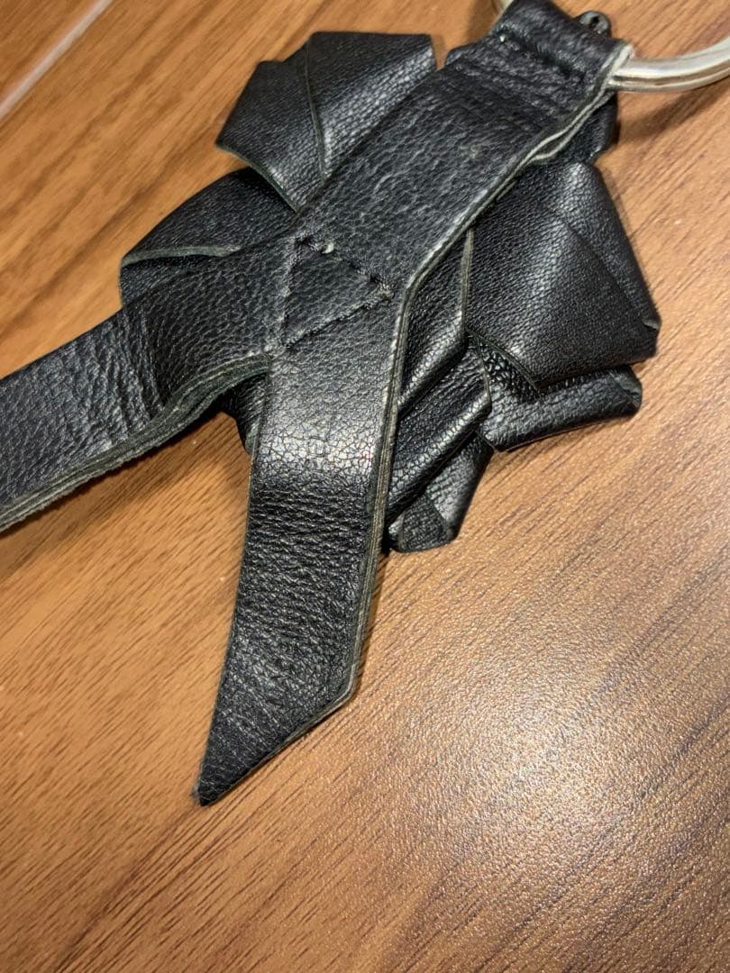 メゾンマルタンマルジェラ 11 花モチーフ レザーブローチ キーホルダー 初期