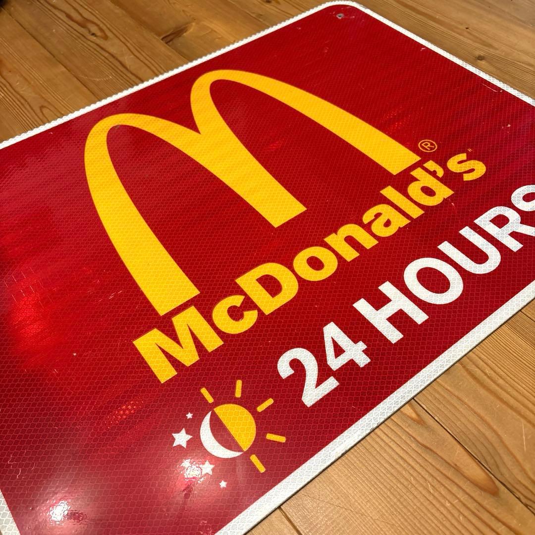 USA マクドナルド　ロードサイン　看板　ガレージ　McDonalds