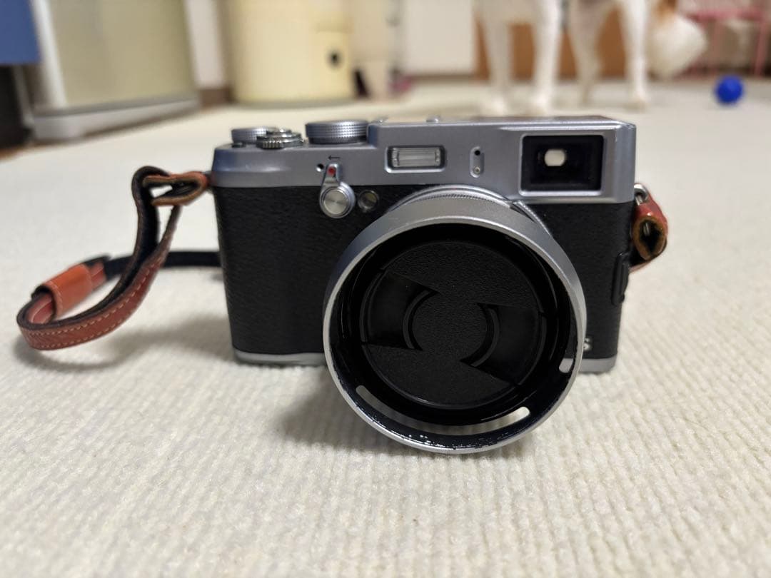 【値下げ相談可・良品・革ケース付】FUJIFILM X100Sデジタルカメラ