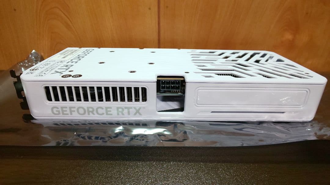 グラフィックボード・グラボ・ビデオカード Palit GeForce RTX 5060 Ti White OC 16GB