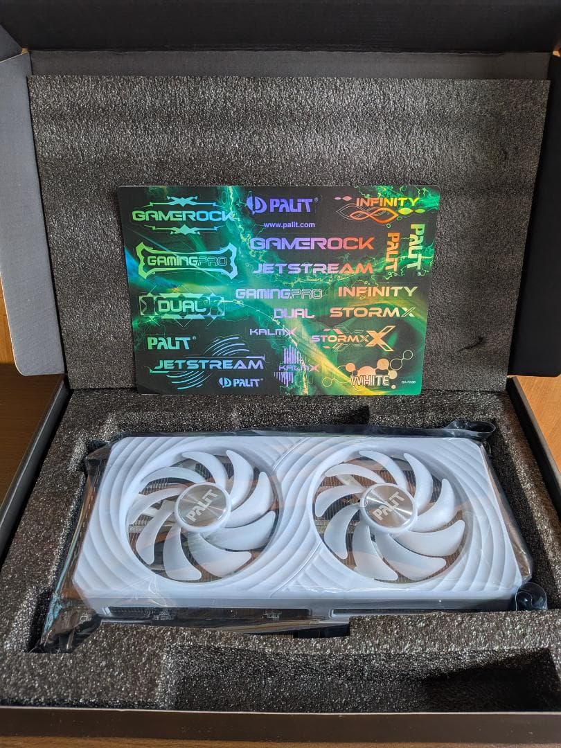 グラフィックボード・グラボ・ビデオカード Palit GeForce RTX 5060 Ti White OC 16GB