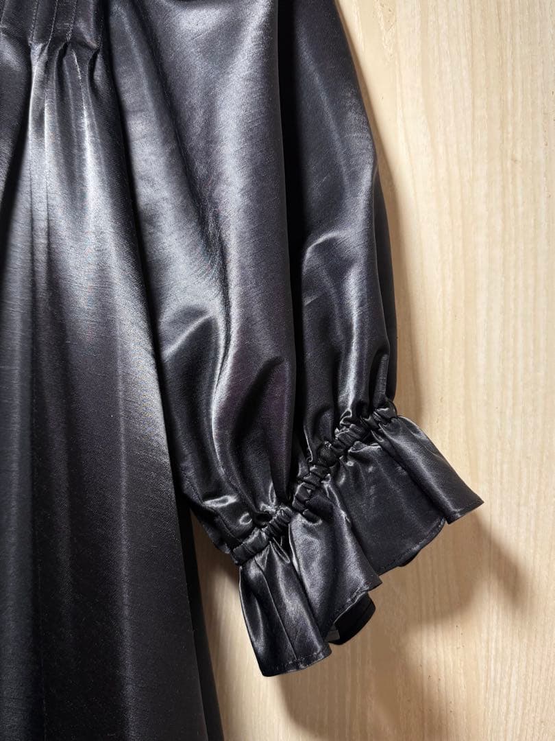 フェルメリストビームス　サテンフリルワンピース