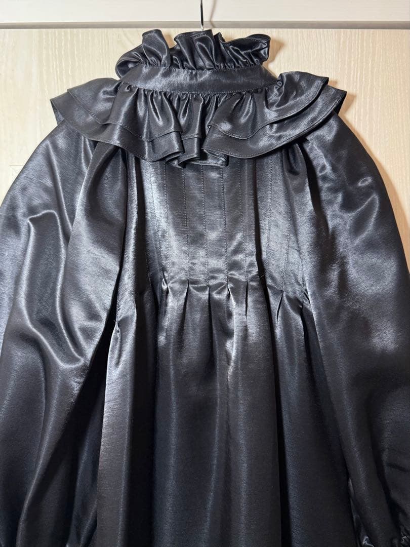 フェルメリストビームス　サテンフリルワンピース