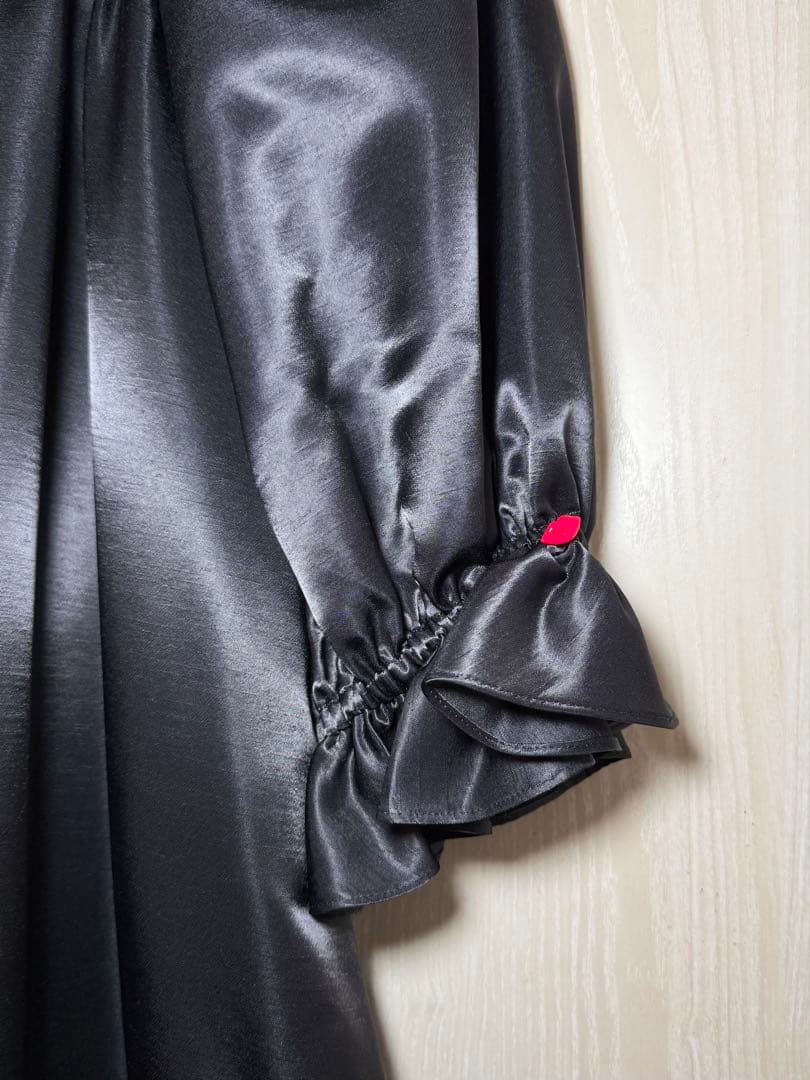 フェルメリストビームス　サテンフリルワンピース