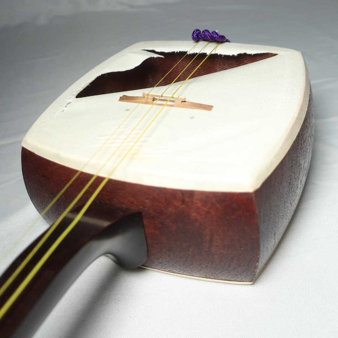 三味線 細棹 綾杉胴 花柄彫刻 ハードケース 鼈甲撥 付属 長唄 和楽器 E27