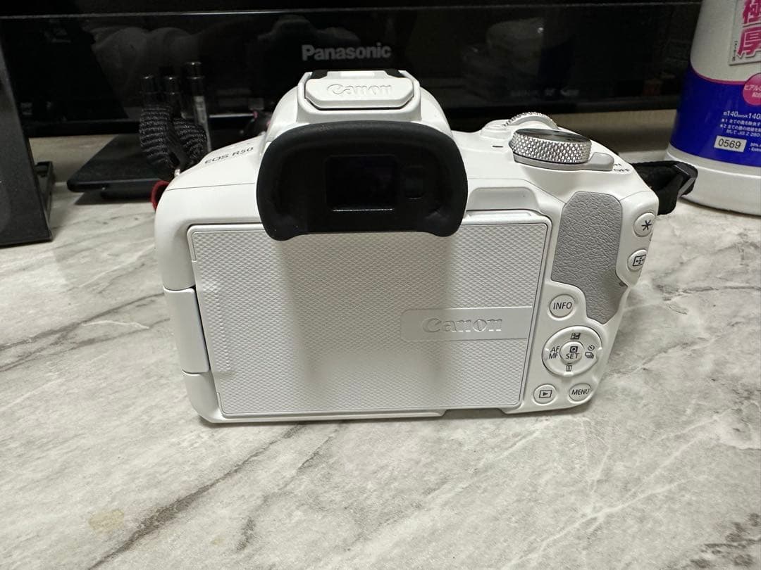 Canon EOS R50 ダブルズームレンズキット 一眼ミラーレスカメラ