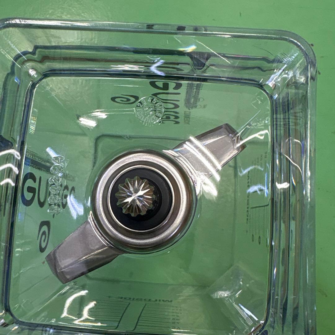 ブレンドテック　フタ付き　新品　blendtec