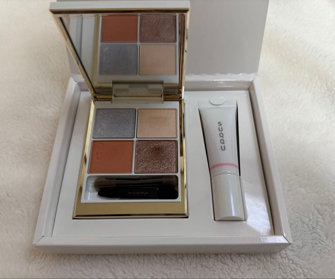 SUQQU メイクアップ キット 光飾 (2025 ホリデー コレクション)