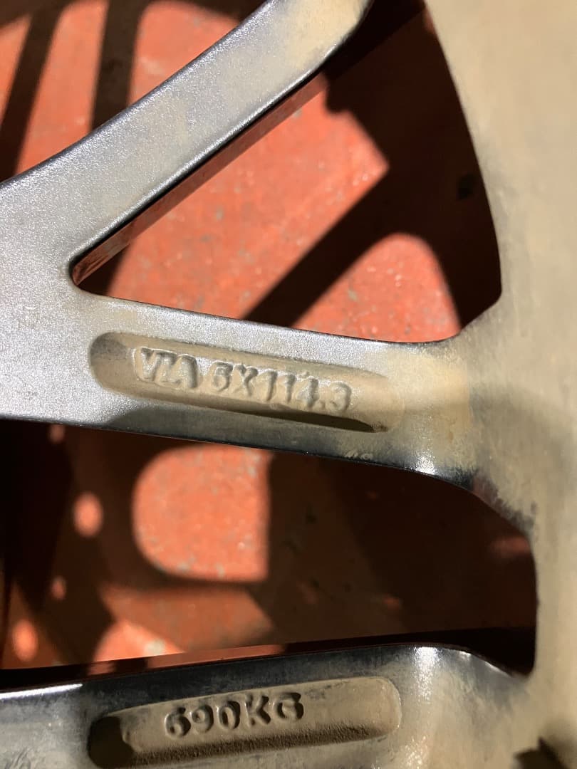 ①レオニスMX 18インチ　7J 114.3 インセット53 2本