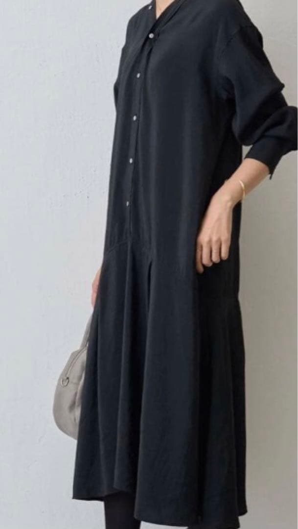 【1/25迄出品】ビアズリー カラーレスシャツワンピース ブラック サイズF