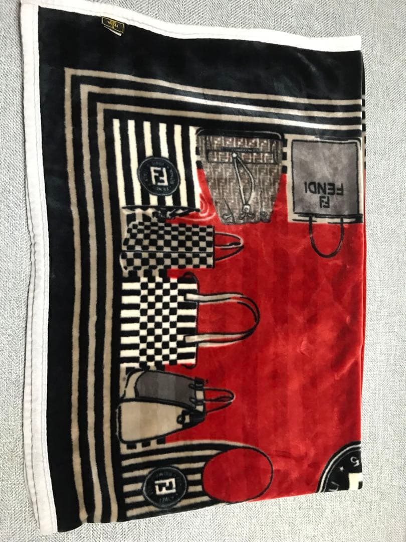 フェンディ　ニューマイヤー毛布　カラフル　バック色々柄　楽しい　暖か