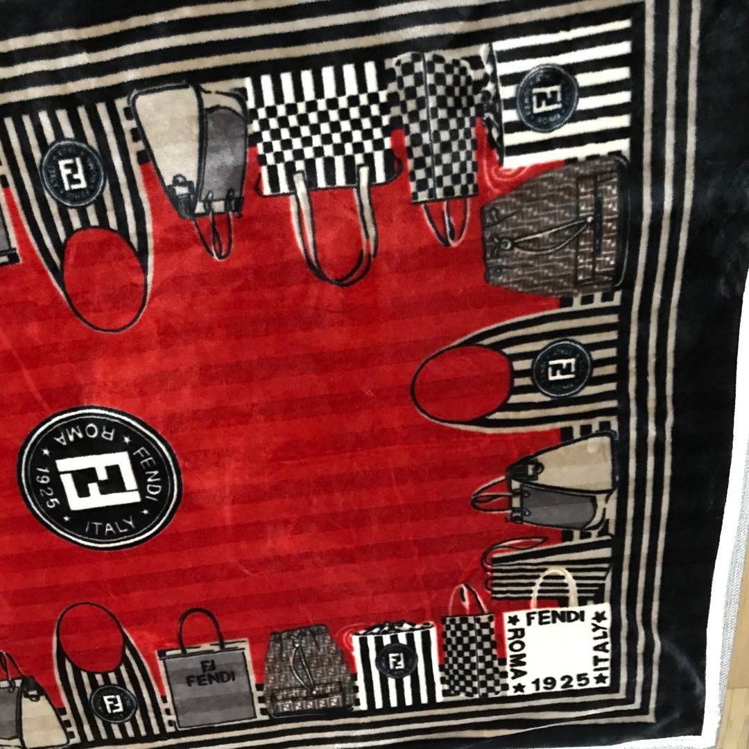 フェンディ　ニューマイヤー毛布　カラフル　バック色々柄　楽しい　暖か