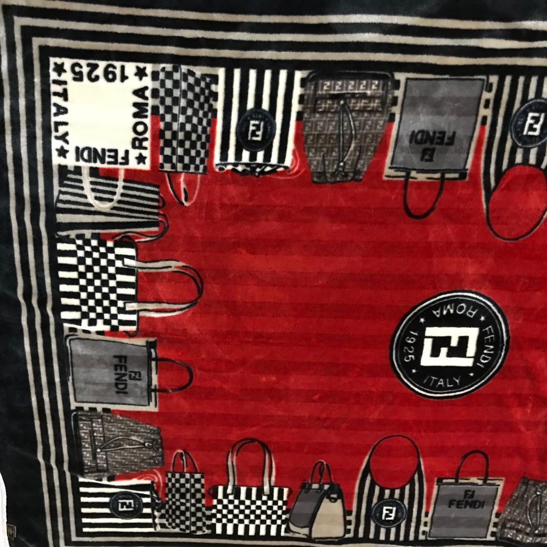 フェンディ　ニューマイヤー毛布　カラフル　バック色々柄　楽しい　暖か