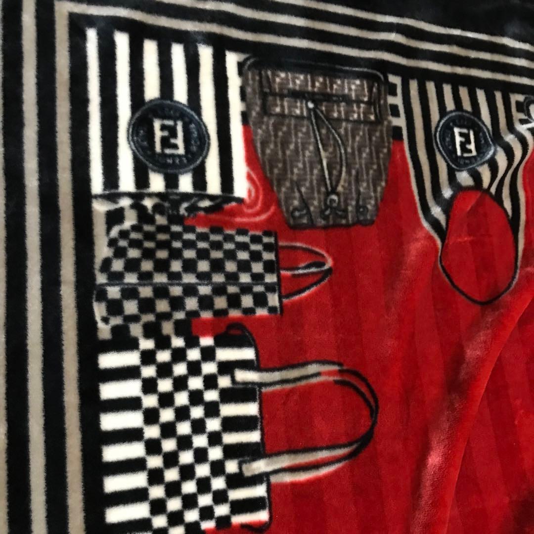 フェンディ　ニューマイヤー毛布　カラフル　バック色々柄　楽しい　暖か