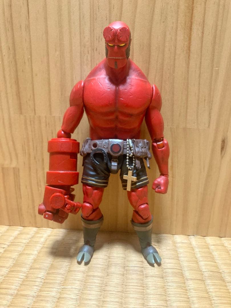 1000toys hellboy ヘルボーイ 1/12スケールフィギュア