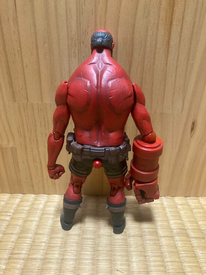 1000toys hellboy ヘルボーイ 1/12スケールフィギュア