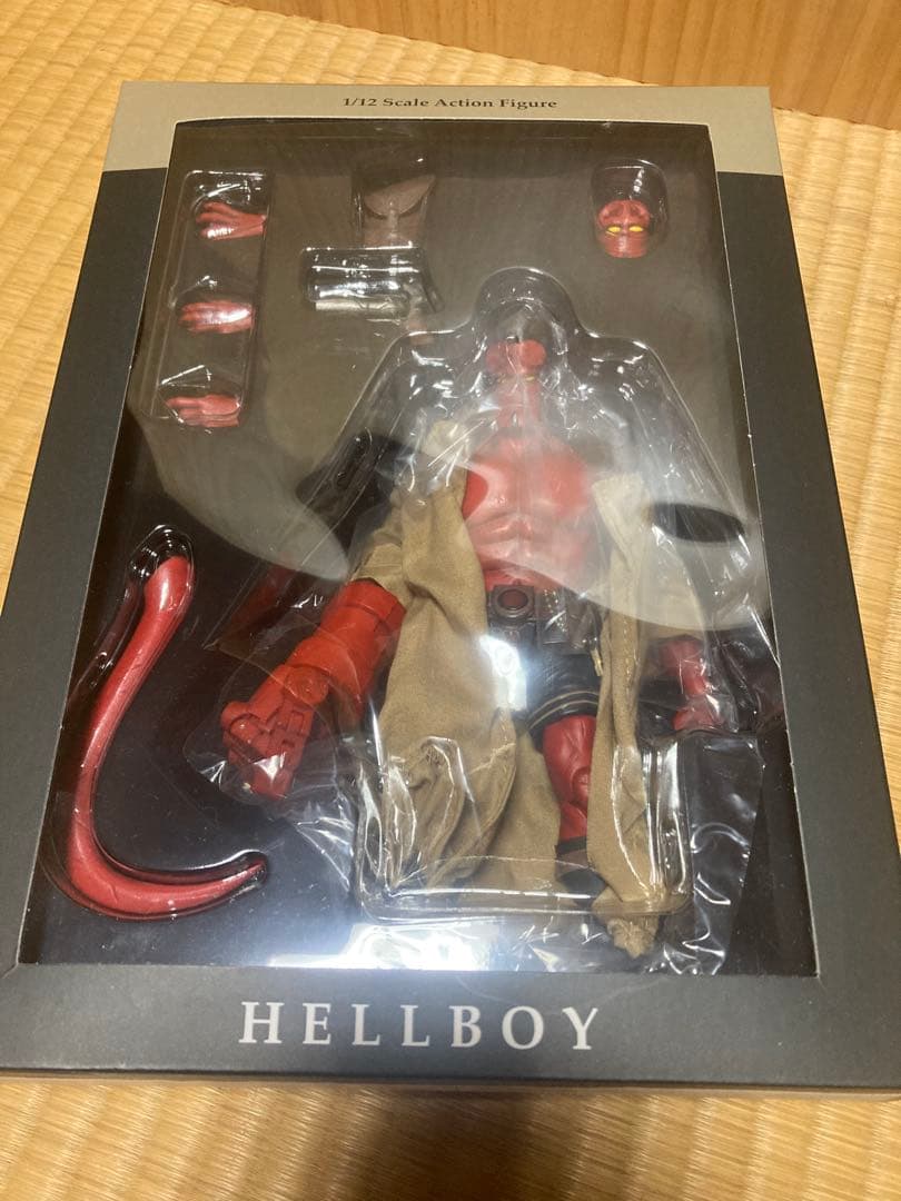 1000toys hellboy ヘルボーイ 1/12スケールフィギュア