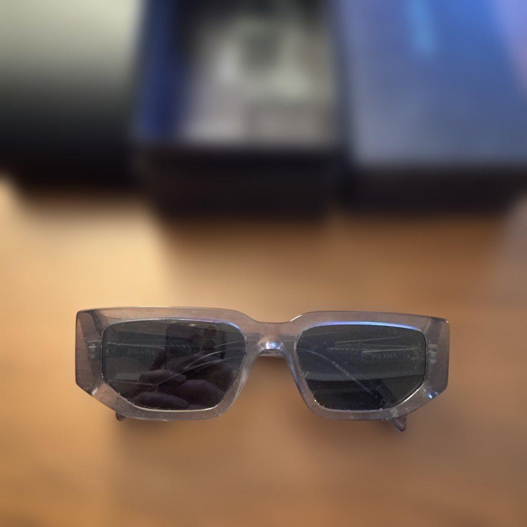 PRADA グレー サングラス