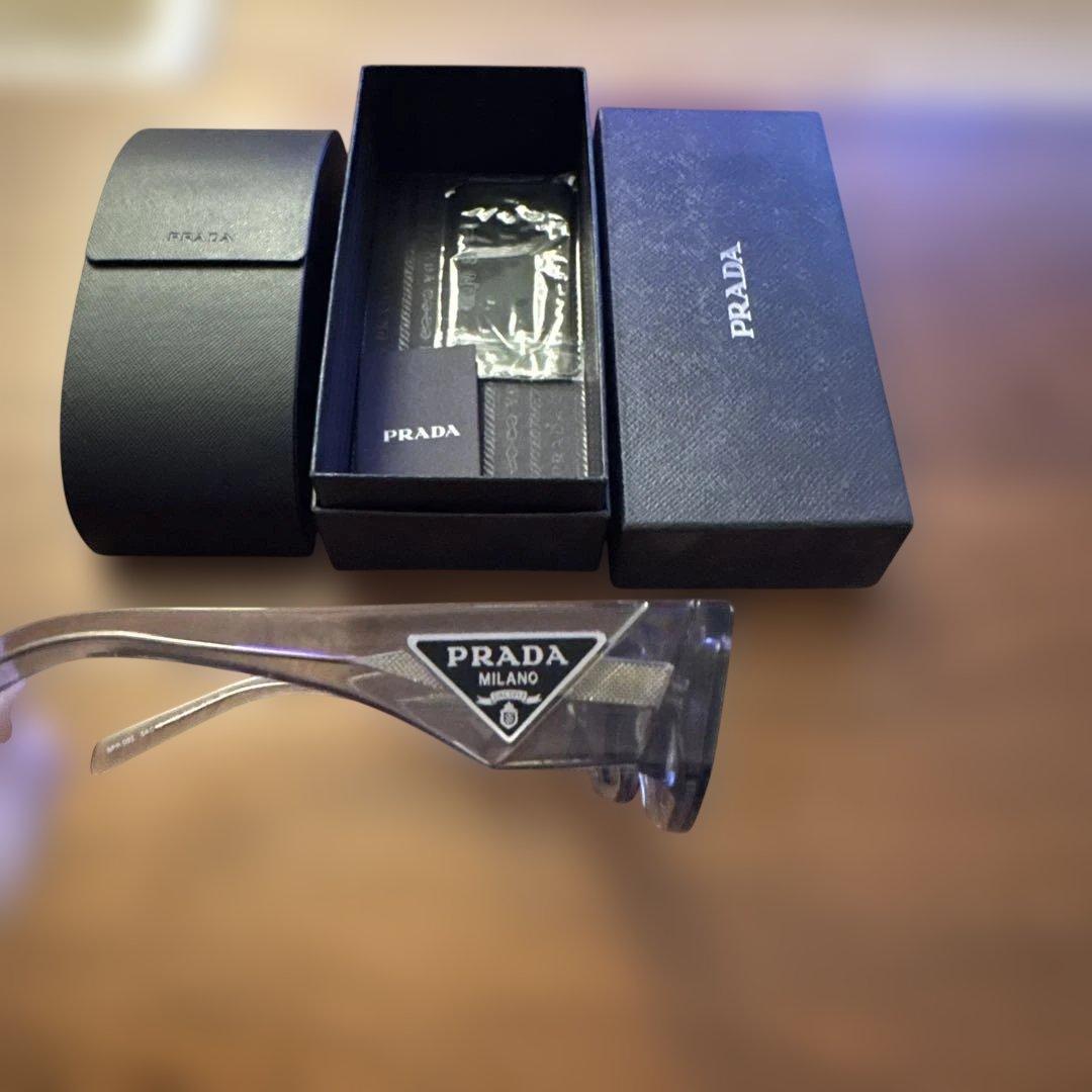 PRADA グレー サングラス