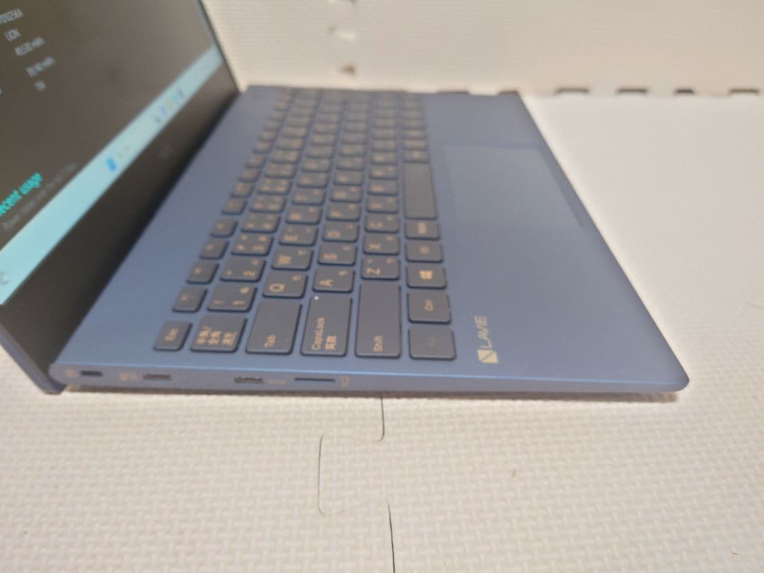 NEC Lavie Direct/i7-1165G7/16GB/約900g超軽量