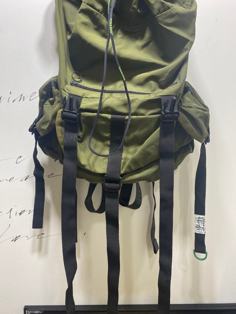 オフホワイト　マルチポケットパックバック