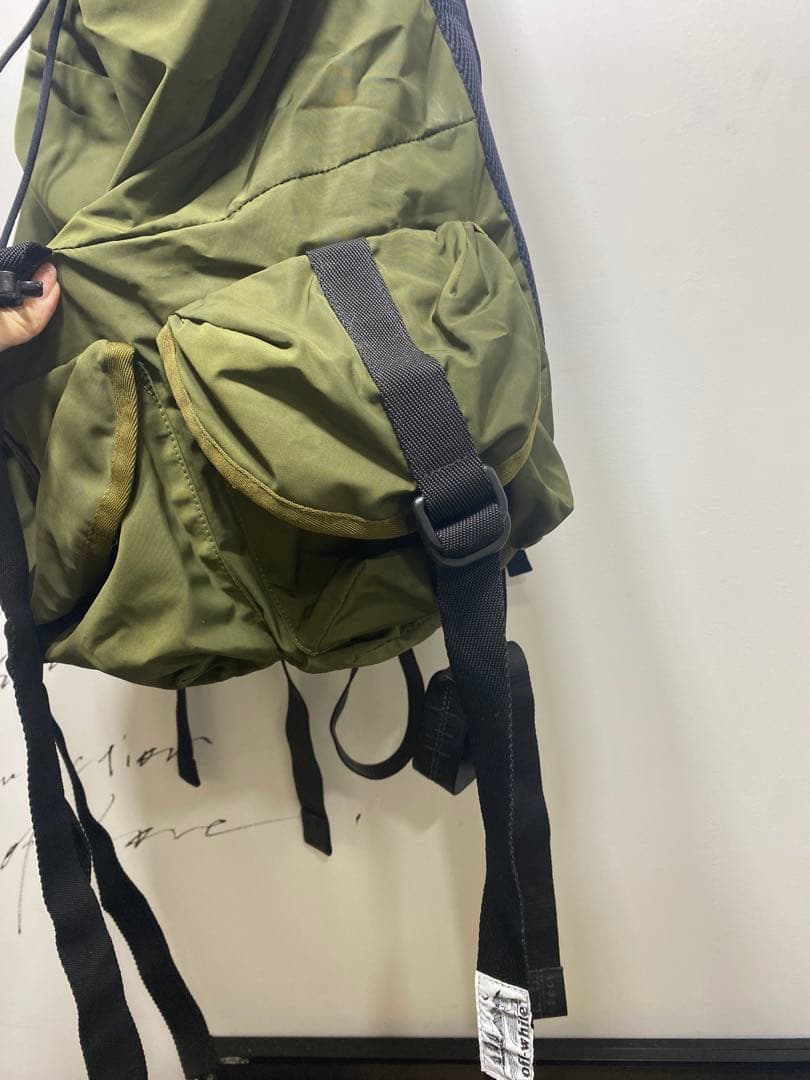 オフホワイト　マルチポケットパックバック