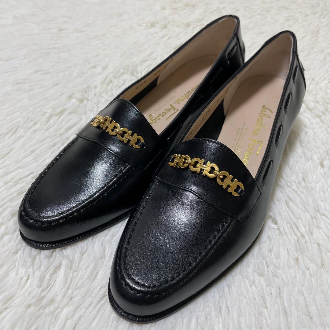 新品未使用品✨フェラガモ　ビットローファー　ヒール　パンプス　22cm 黒　金