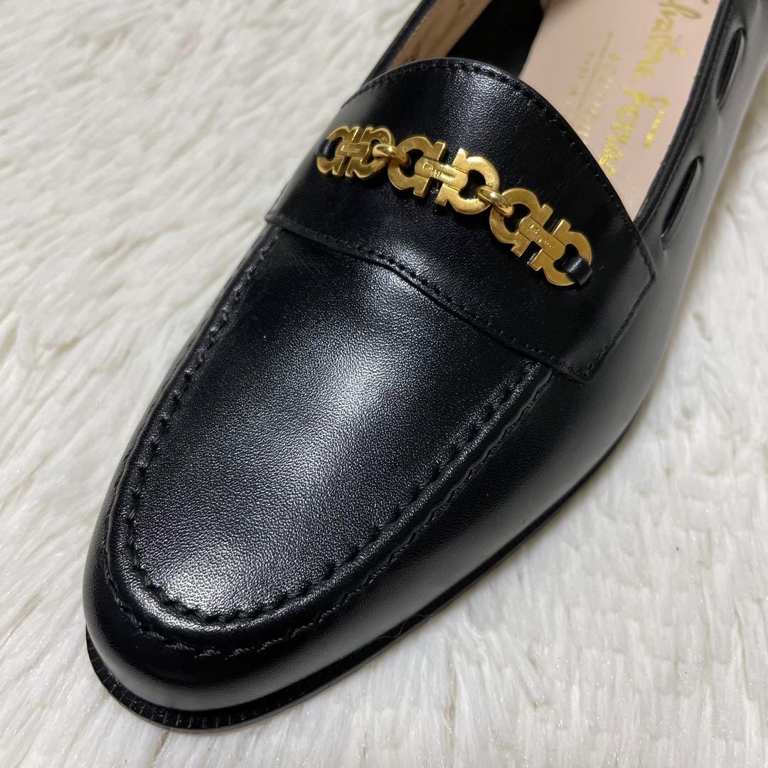 新品未使用品✨フェラガモ　ビットローファー　ヒール　パンプス　22cm 黒　金