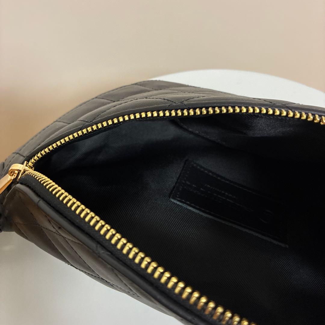 【新品】AULENTTI オウレンティ レザーキルティングボディバッグ黒ブラック