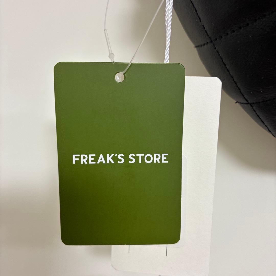 【新品】AULENTTI オウレンティ レザーキルティングボディバッグ黒ブラック