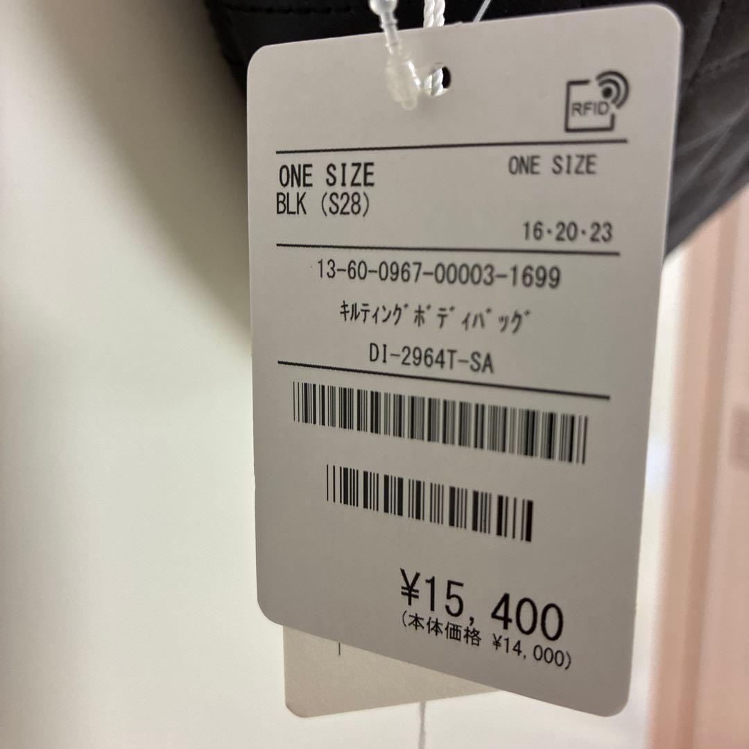 【新品】AULENTTI オウレンティ レザーキルティングボディバッグ黒ブラック