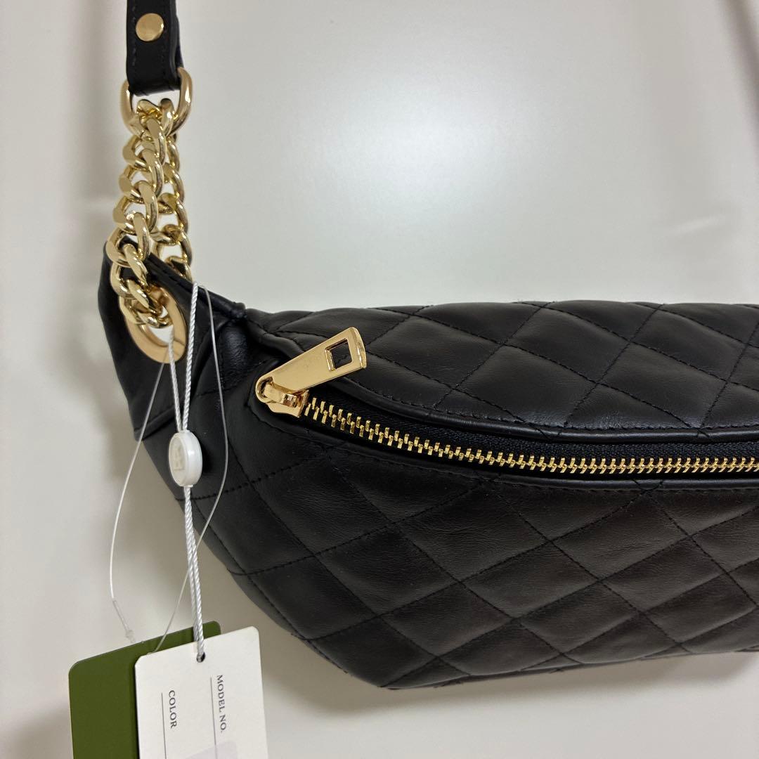 【新品】AULENTTI オウレンティ レザーキルティングボディバッグ黒ブラック