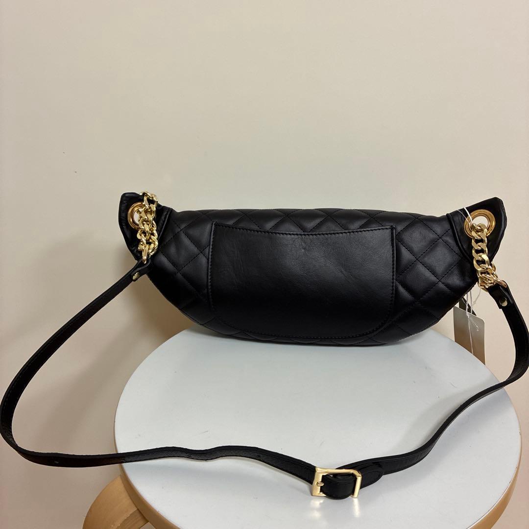 【新品】AULENTTI オウレンティ レザーキルティングボディバッグ黒ブラック