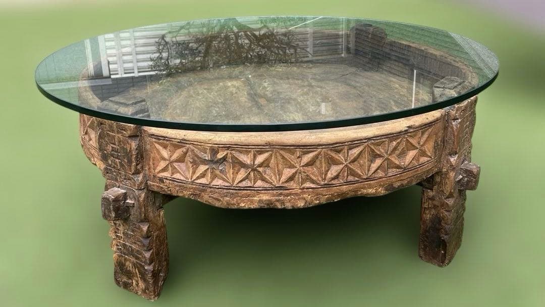 彫刻木製円形テーブル ガラス天板付き　アフリカ手彫りローテーブル　アンティーク