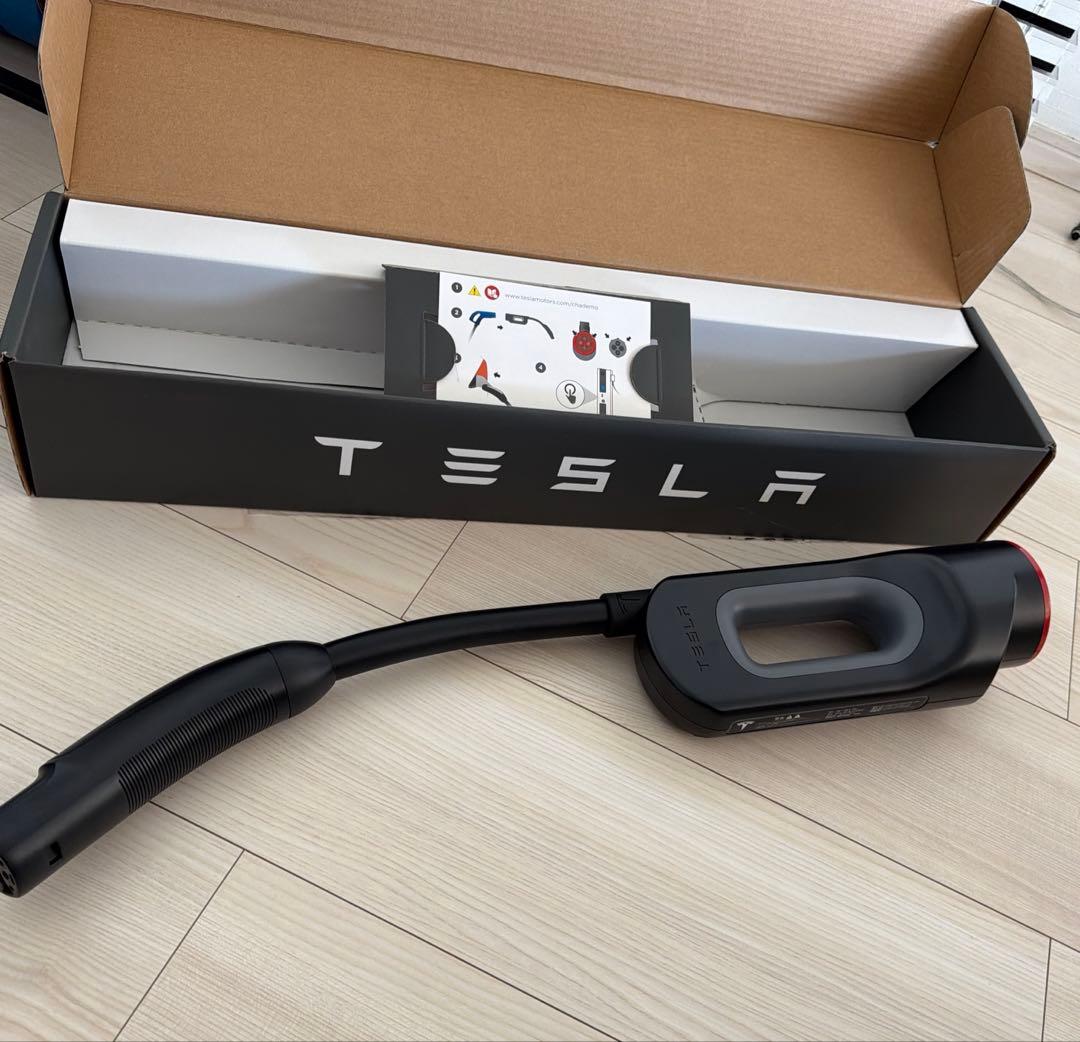 新品未使用品TESLA CHAdeMOアダプター純正品