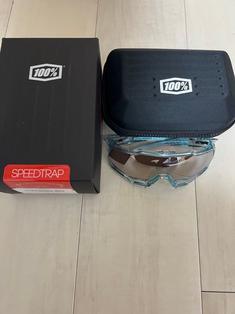 100%サングラス　クリアミント