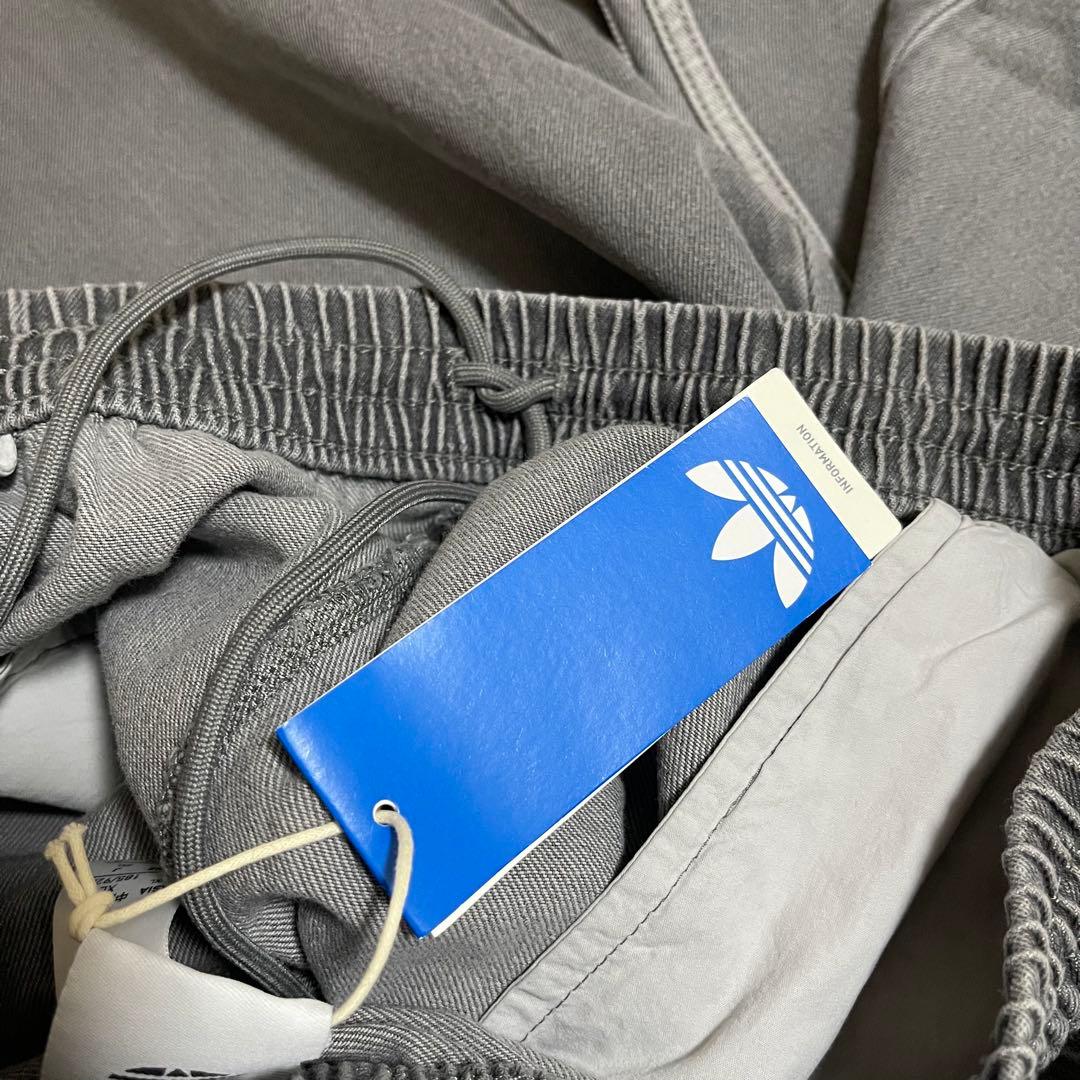 新品3XL】アディダス　アディカラールーズトラックパンツデニムadidasグレー
