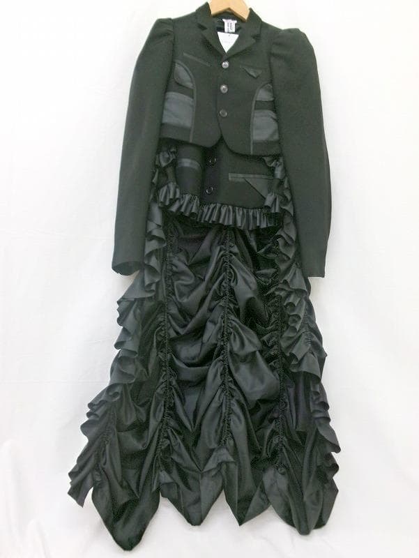 ノワール ケイ ニノミヤ コムデギャルソン ラッフルコート