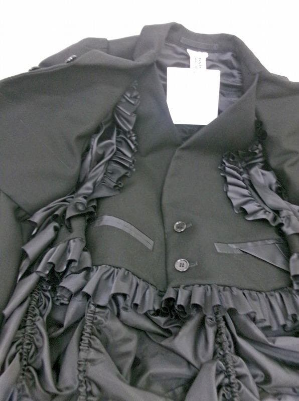 ノワール ケイ ニノミヤ コムデギャルソン ラッフルコート