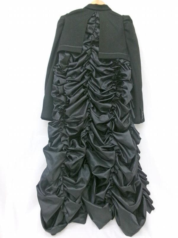 ノワール ケイ ニノミヤ コムデギャルソン ラッフルコート