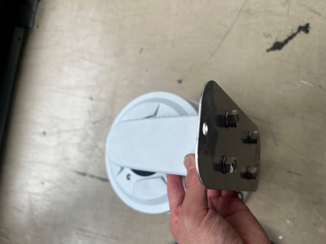 AXIS M3057-PLVE Mk II パノラマ（取付けハウジング付き）