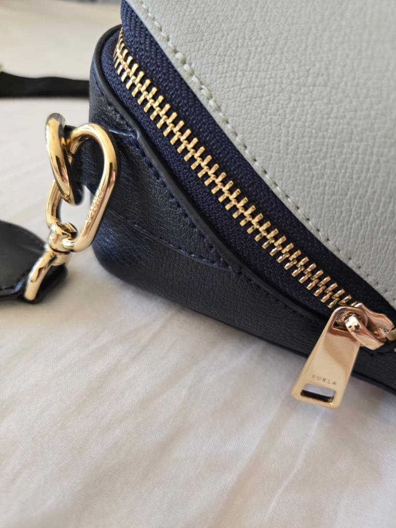 FURLA 本革 ショルダーバッグ ライトブルー/ネイビー