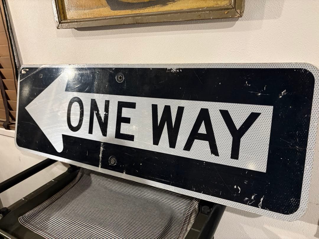 ONE WAY 交通標識 左矢印　アメリカヴィンテージ看板