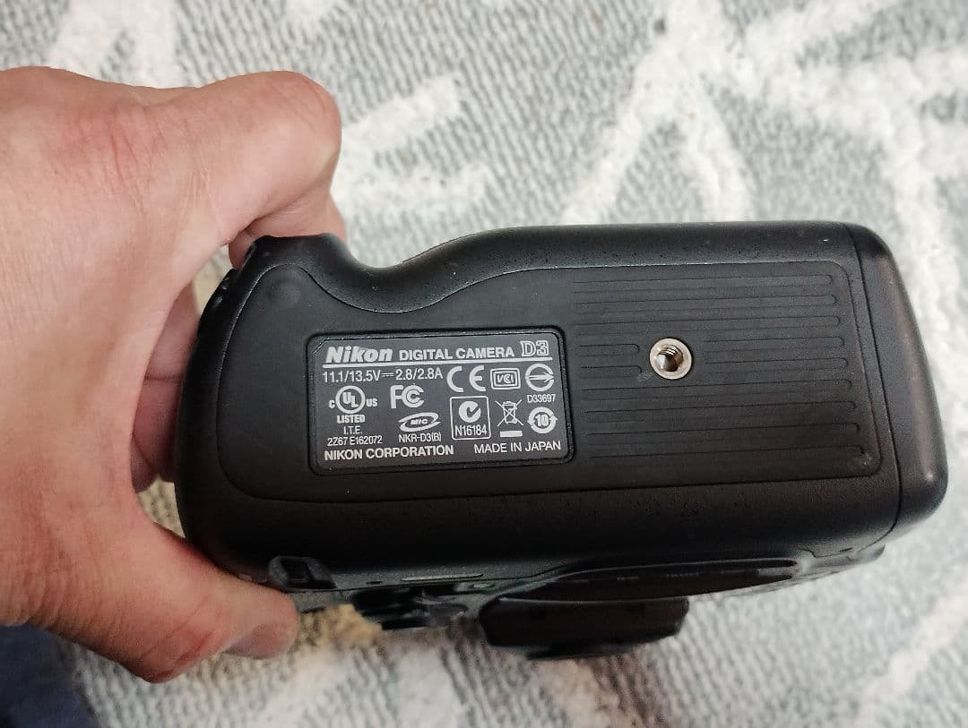 Nikon D3 デジタル一眼レフカメラ 24-85mmレンズ付き