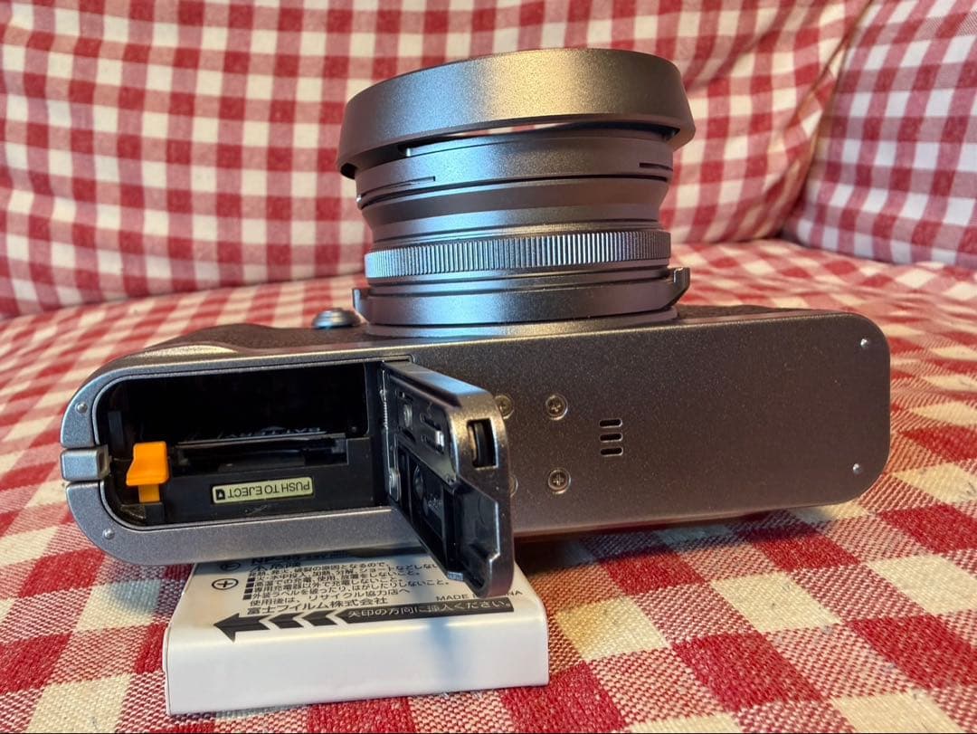 最終価格【美品】Fujifilm X100 デジタルカメラ