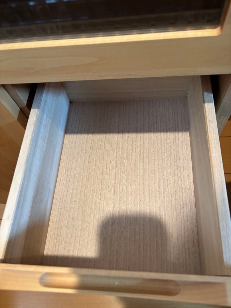 木製チェスト 3段 スライドドア ガラス窓付き