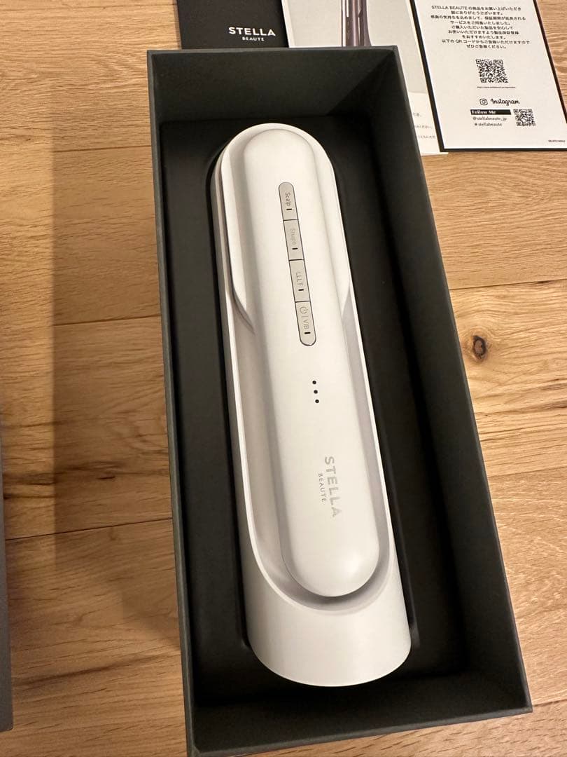 〈美品〉STELLA BEAUTE 美顔器 ホワイト
