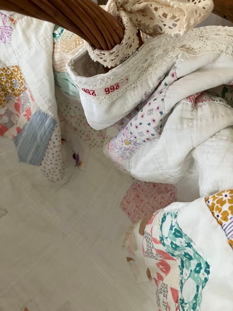 アンティークキルト　ドレスデンフリーカバー　ヴィンテージ籐籠のセット